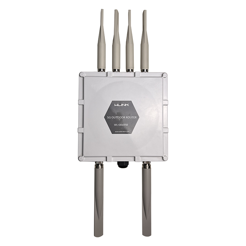 Wlink's WL-ODU350 Outdoor Router with antennas fitted, front view